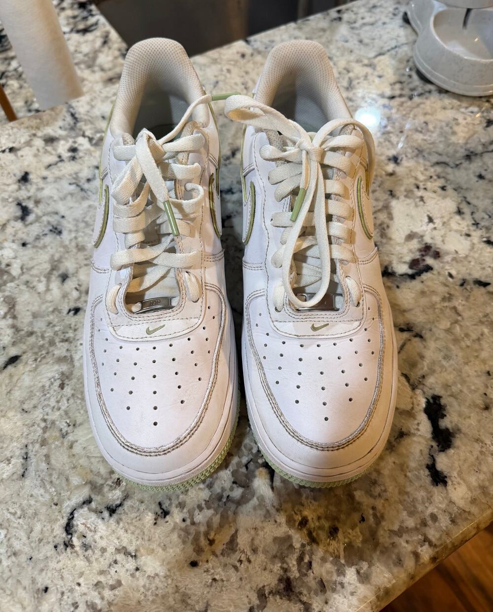 Nike Air Force 1 Low '07
White Honeydew size 10 men’s